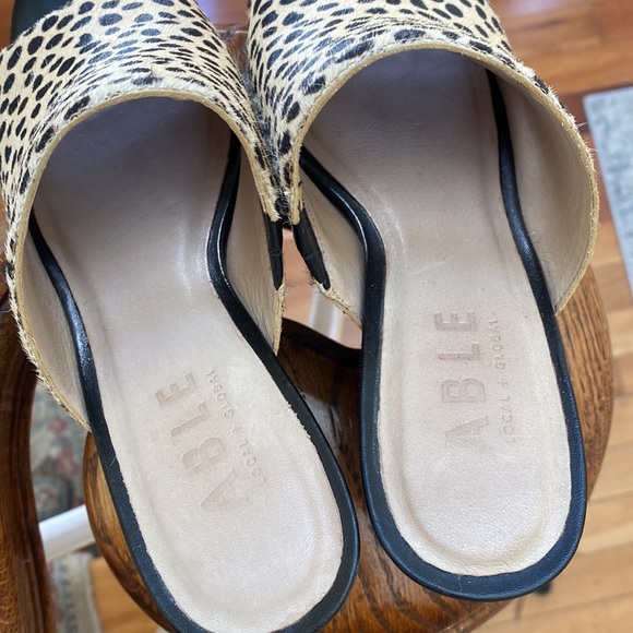 EC…..ABLE Rojas sandal - Picture 3 of 8